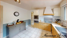 Maison spacieuse avec 3 chambres et véranda proche du centre-ville et des écoles – 197 600 €