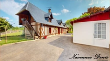 Maison normande de 115 m² avec dépendances aménageables de 110m² , calme et cachet – 299 000 €