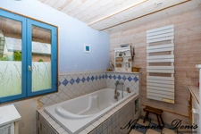 Chaumière en parfait état, 4 chambres et un studio indépendant - 117m² - 240.000€