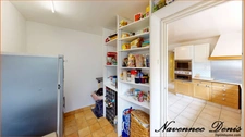 Maison spacieuse avec 3 chambres et véranda proche du centre-ville et des écoles – 197 600 €