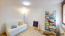 Maison de charme avec 3 chambres et garage proche du centre-ville et des écoles – 220 000€