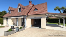 Une maison clé en main avec véranda contemporaine et possibilité de vivre de plain-pied. – 2 garages – Terrain 807 m² – Saint-Ouen-du-Tilleul