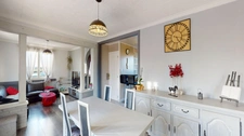 Maison au calme en impasse – Plain-pied surélevé avec terrasse plein sud et vue dégagée