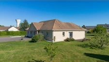 Plain-pied récent de 215 m² – Volumes rares, 4 chambres, sous-sol complet – Proche A13