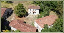 moulin à rénover avec dépendances et plus de 1,5 ha de terrain