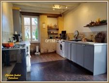 Propriété avec maison d'habitation +gîte + nombreuses dépendances + grand terrain 