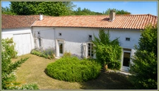 ensemble de 2 maisons en pierre + grange + grand terrain 