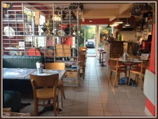 Restaurant + appartement à rénover vendre CHALAIS (16)