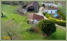 Propriété avec maison d'habitation +gîte + nombreuses dépendances + grand terrain 
