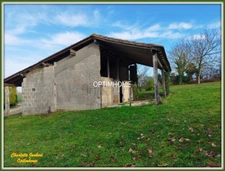 Propriété avec maison d'habitation +gîte + nombreuses dépendances + grand terrain 