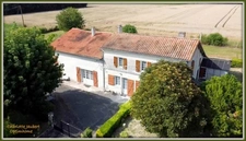 Grande maison divisée en 2 habitations 