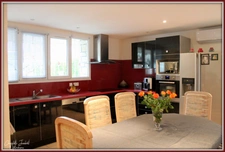 Grande maison divisée en 3 appartements 