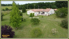  Maison contemporaine de plain-pied avec grand terrain arboré Proche de CHALAIS (16)