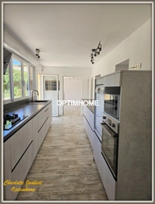 Maison contemporaine avec piscine, appartement indépendant et vaste terrain arboré