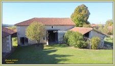 Grand corps de ferme plein de charme, proche de MONTMOREAU SAINT CYBARD (16)