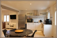 Grande maison divisée en 3 appartements 