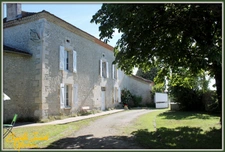 Grande maison en pierre 