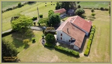 Grande maison divisée en 2 habitations 