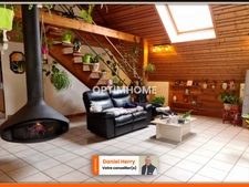 Propriété avec maison principale et logement mitoyen