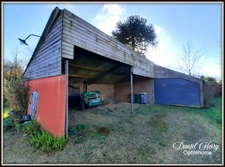 Propriété avec hangar et terrain