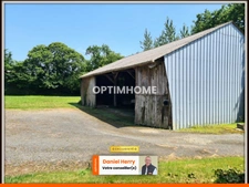 Ancien corps de ferme avec dépendances et hangar