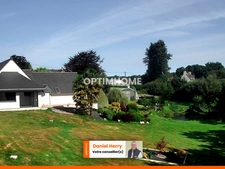 Maison familiale avec terrain paysager de 5900 m²