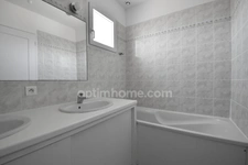 ROQUEFORT - COEUR DE VILLAGE - APPARTEMENT T3 - 74 m² - 2 CH - BALCON - PLACE DE STATIONNEMENT