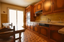 ANNECY - GRAND APPARTEMENT LUMINEUX DE 93 m² A RENOVER - T3/T4 - BALCON - GARAGE - CAVES - VUE MONTAGNES