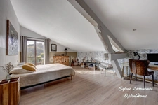 MAISON MITOYENNE - 263 m² HABITABLES - 5 CHAMBRES - MESIGNY - PISCINE - GARAGES - TERRASSES - JARDIN