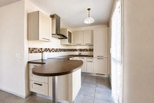 FRANGY - APPARTEMENT T2 DE 58 m² LUMINEUX AVEC TERRASSE ET PARKING PRIVATIF EN SOUS-SOL