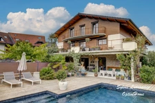 MAISON MITOYENNE - 263 m² HABITABLES - 5 CHAMBRES - MESIGNY - PISCINE - GARAGES - TERRASSES - JARDIN