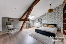 MAISON MITOYENNE - 263 m² HABITABLES - 5 CHAMBRES - MESIGNY - PISCINE - GARAGES - TERRASSES - JARDIN