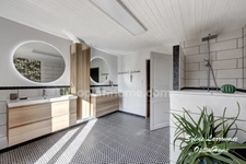 MAISON MITOYENNE - 263 m² HABITABLES - 5 CHAMBRES - MESIGNY - PISCINE - GARAGES - TERRASSES - JARDIN
