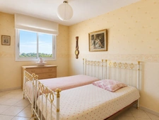 Appartement  3 pièces 63 m² - 2 Chambres - Cave - Parking - Parc - Piscine - Tennis - Tram Ligne 5 - Proximité Parc Montcalm