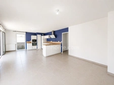Appartement 3 pièces 83 m² - Dernier étage - Terrasse 18 m² - 2 Garages - Proche Ligne 2 Tram