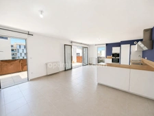 Appartement 3 pièces 83 m² - Dernier étage - Terrasse 18 m² - 2 Garages - Proche Ligne 2 Tram