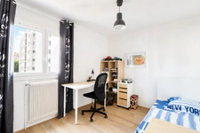 Appartement 6 pièces - Dernier étage - 4 Chambres - Bureau - Terrasse - Cave - Parking privé - Tram Ligne 4 
