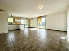 Maison de plain-pied récente  – 104 m² – 3 chambres + bureau.