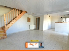 Maison sur 2 niveaux - 3 pièces - 64 m² - Grange et Jardin - LEZOUX (63)