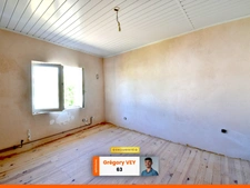 Maison sur 2 niveaux - 3 pièces - 64 m² - Grange et Jardin - LEZOUX (63)