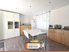 Maison de caractère - 7 pièces - Jardin/Terrasse - Garage - JOZE (63350)