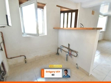 Maison sur 2 niveaux - 3 pièces - 64 m² - Grange et Jardin - LEZOUX (63)