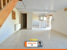 Maison sur 2 niveaux - 3 pièces - 64 m² - Grange et Jardin - LEZOUX (63)