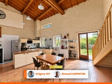 Maison en Pierre - 4 chambres - 169 m² - Jardin - Garage - Dépendances à RAVEL