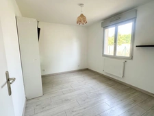 Maison de plain-pied récente  – 104 m² – 3 chambres + bureau.