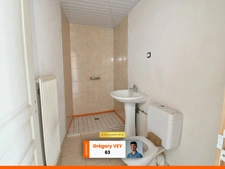 Maison sur 2 niveaux - 3 pièces - 64 m² - Grange et Jardin - LEZOUX (63)