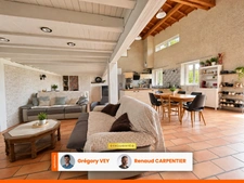 Maison en Pierre - 4 chambres - 169 m² - Jardin - Garage - Dépendances à RAVEL