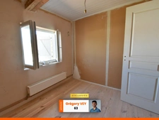 Maison sur 2 niveaux - 3 pièces - 64 m² - Grange et Jardin - LEZOUX (63)