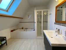 Maison fonctionnelle et chaleureuse – Quartier calme près du centre de PONT L'EVEQUE