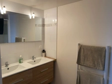 Maison prête à vivre à 6 kms de Lisieux - Terrain de 1200 m2 avec dépendance.